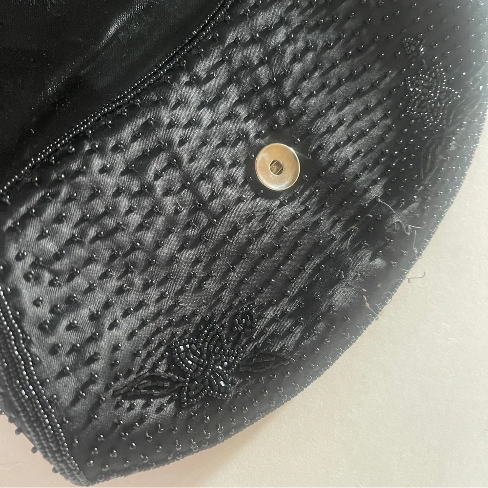 Vtg Black Beaded & Satin Evening Coin or Eyeglass Case with Snap Closure…
